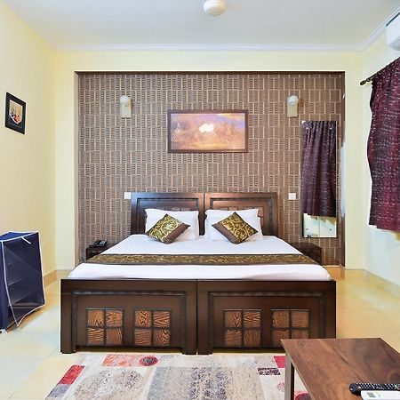 Studio Serviced Apartments Near Fortis Hospital Гургаон Екстериор снимка