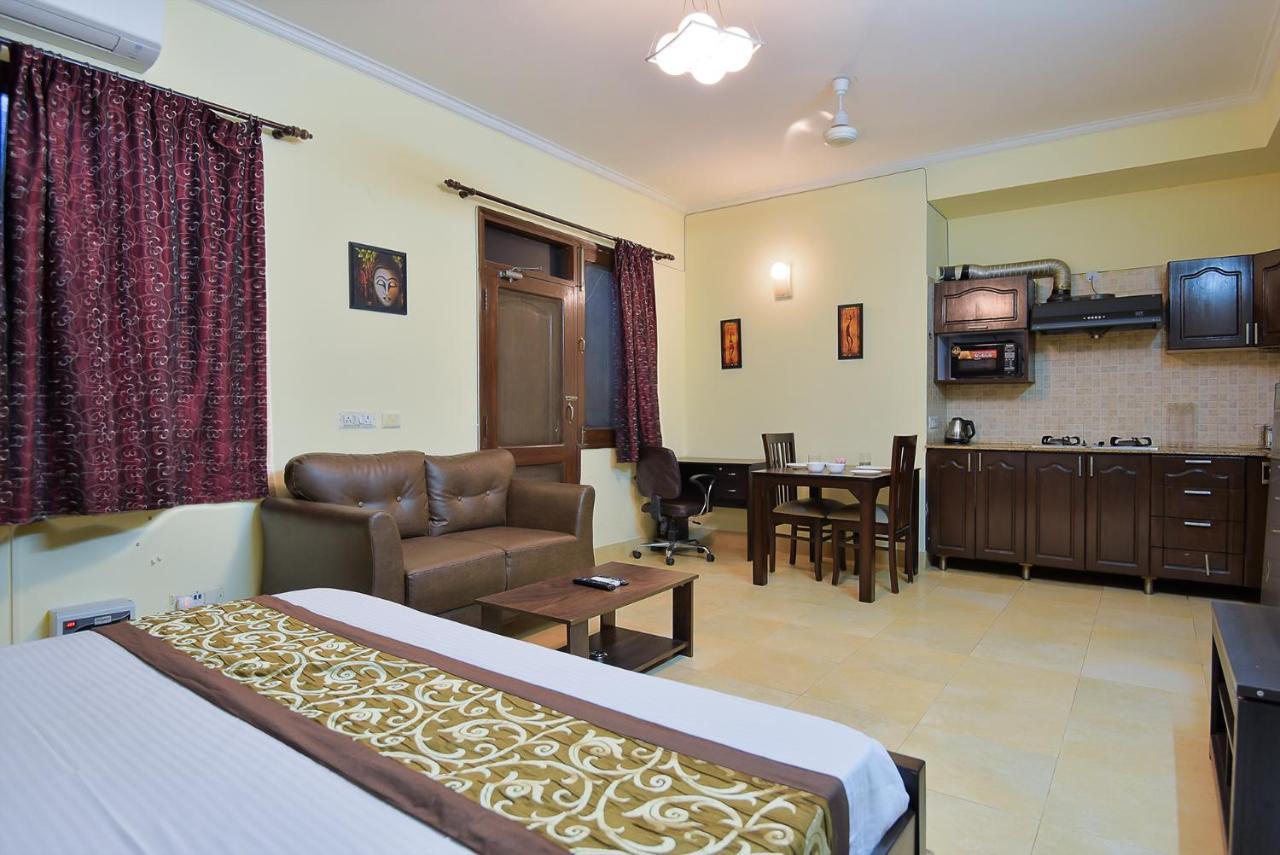 Studio Serviced Apartments Near Fortis Hospital Гургаон Екстериор снимка