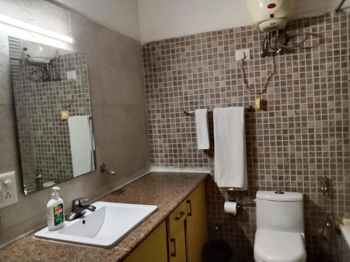 Studio Serviced Apartments Near Fortis Hospital Гургаон Екстериор снимка