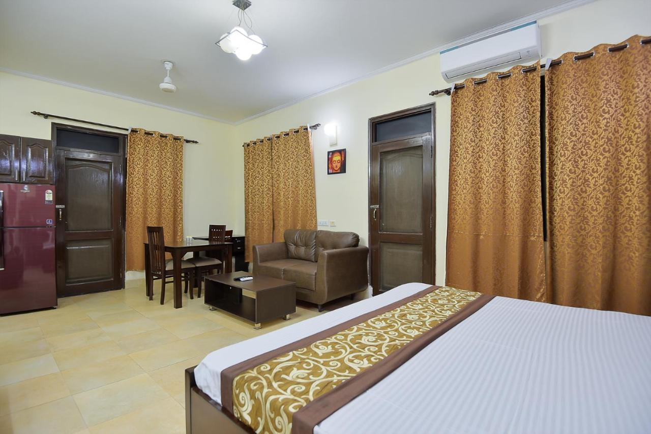 Studio Serviced Apartments Near Fortis Hospital Гургаон Екстериор снимка